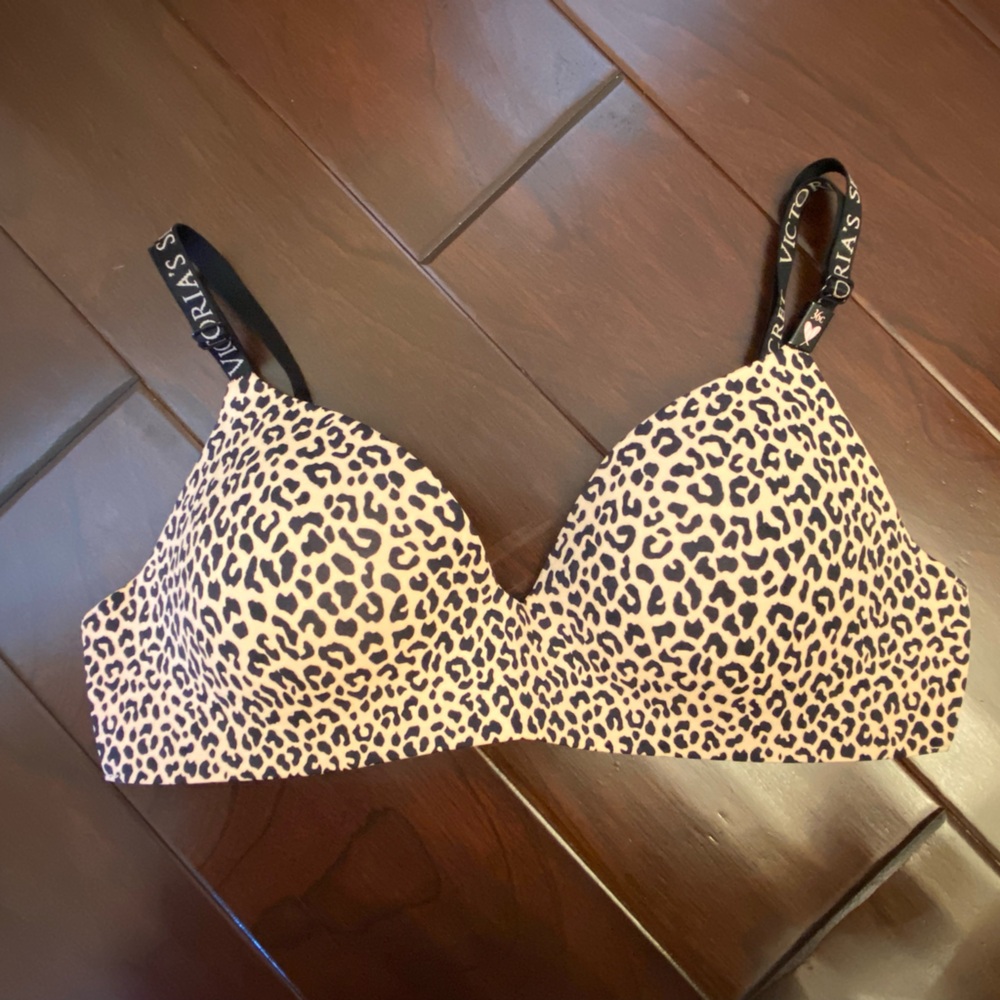 Victoria’s Secret wireless bra 36C